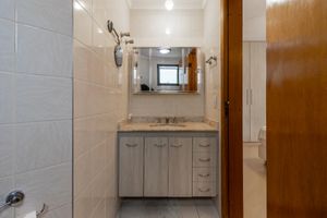 Image 18 - 921611