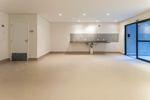 Image 35 - 921612