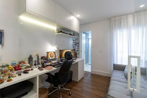 Image 30 - 921617