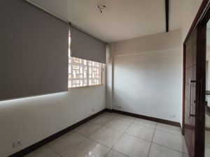 Image 11 - 921637