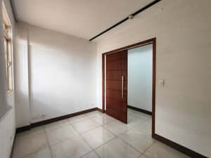 Image 12 - 921637