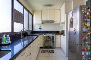 Image 19 - 921653