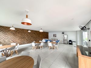 Image 21 - 921660