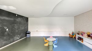 Image 22 - 921660