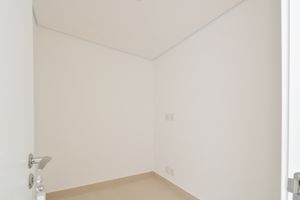 Image 28 - 921663