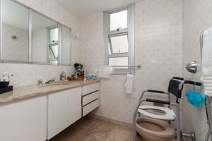 Image 1 - 921699