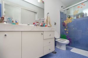 Image 33 - 921701
