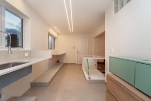 Image 11 - 921717