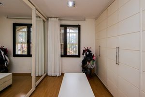 Image 23 - 921729