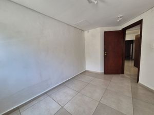 Image 2 - 921733