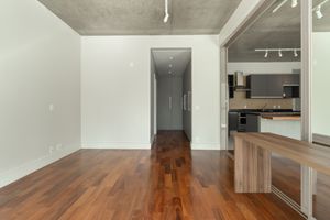 Image 20 - 921735