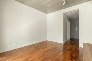 Image 19 - 921735