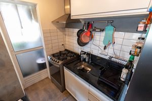 Image 11 - 921740