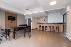 Image 38 - 921744