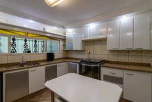 Image 10 - 921748