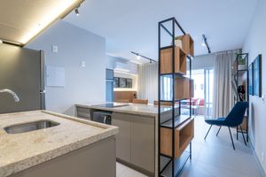 Image 1 - 921768