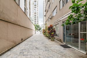 Image 8 - 921780