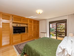 Image 19 - 921782