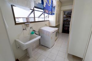 Image 13 - 921790