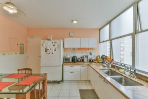 Image 9 - 921798