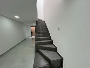 Image 5 - 921802