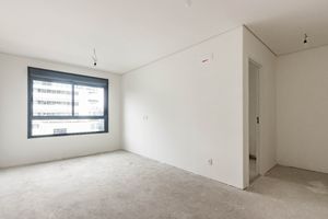 Image 15 - 921805