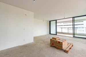 Image 25 - 921805