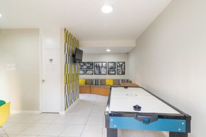 Image 32 - 921818