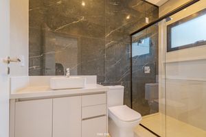 Image 19 - 921836