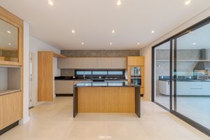 Image 6 - 921836