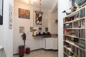 Image 6 - 921840