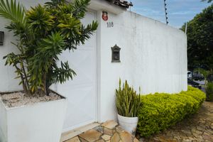 Image 5 - 921840
