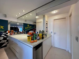 Image 18 - 921843