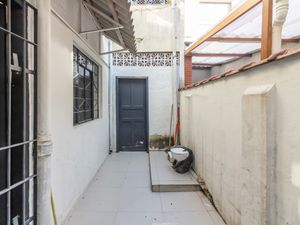 Image 18 - 921872