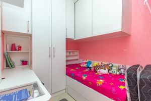 Image 19 - 921881