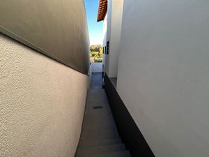 Image 4 - 921897