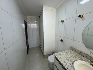 Image 36 - 921900