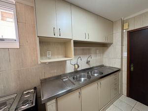 Image 8 - 921900