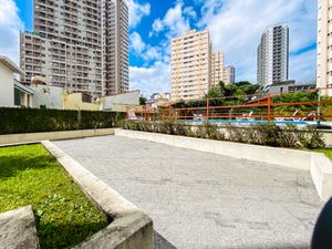 Image 8 - 921905
