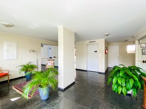 Image 10 - 921905