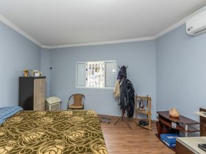 Image 18 - 921915
