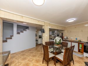 Image 13 - 921915