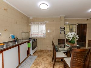 Image 11 - 921915