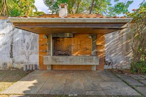 Image 15 - 921929