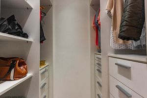 Image 19 - 921930