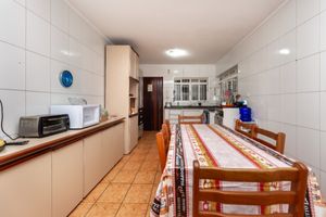 Image 15 - 921935