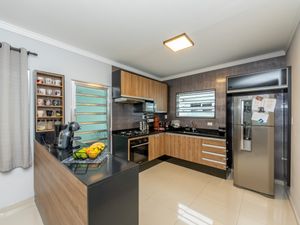 Image 19 - 921943