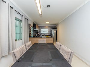 Image 18 - 921943