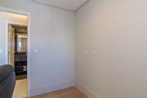 Image 15 - 921957