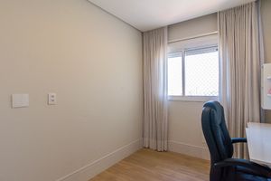 Image 13 - 921957